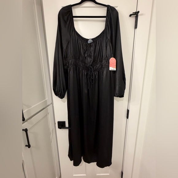 ARULA Dresses & Skirts - NWT ARULA Black Long Sleeve Dress